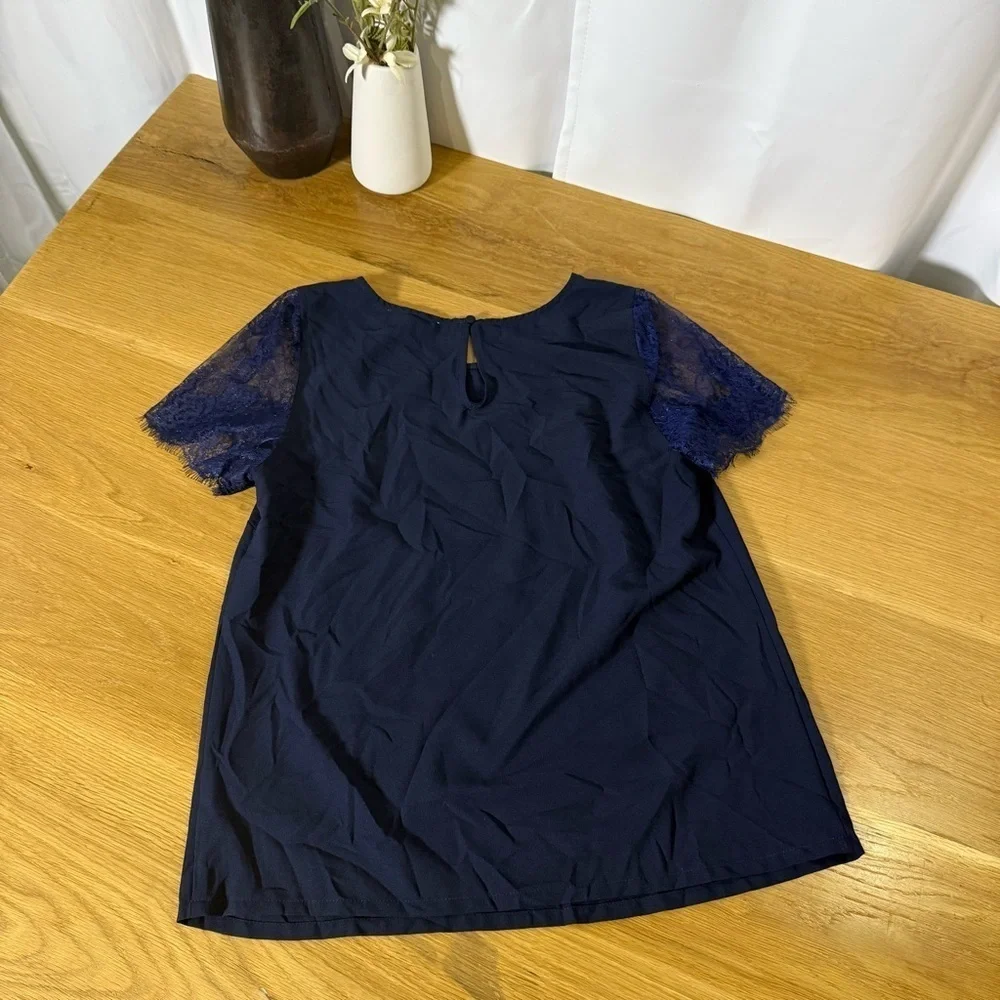 3/$20 41 Hawthorn Navy Blue lace detail Short Sleeve top women’s size small